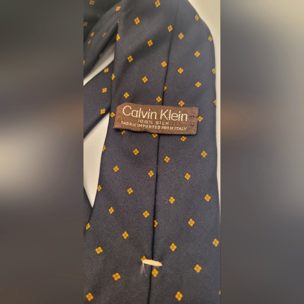 Vintage Calvin Klein Elegant Black and Gold Men's Tie Silk 100%